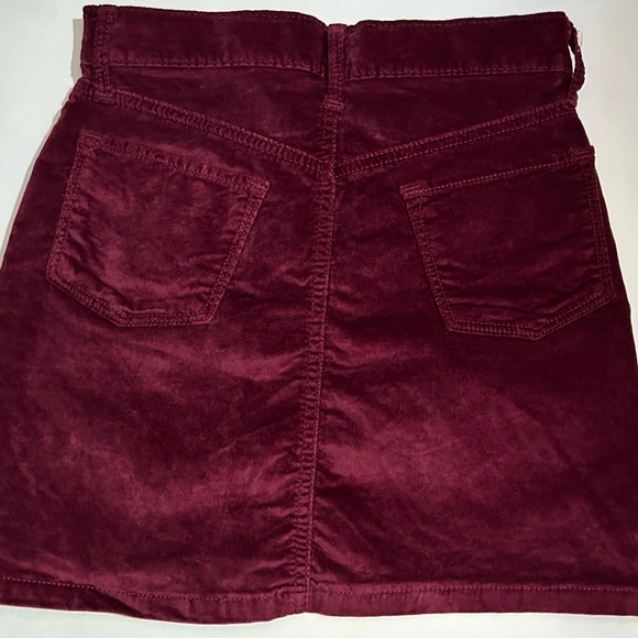 Girls OldNavy Burgundy Velvet Skirt  Size 8 (NWOT) - Picture 2 of 9